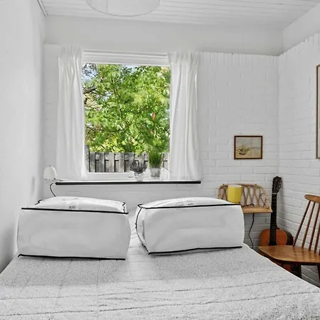 בית נופש 3 Bedroom Cozy In *